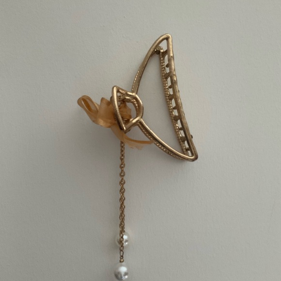 Gold Tone Pearl Drop Metal Jaw Hair Clip - Picture 2 of 4